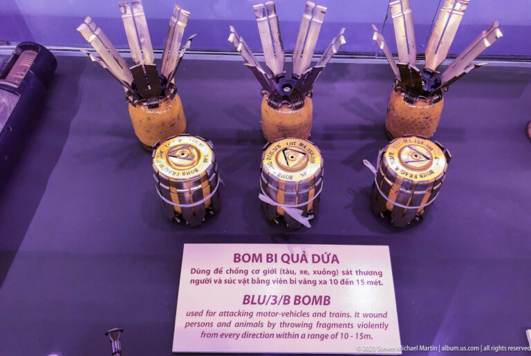 BLU-3/B bomblets with folding fins and segmented cylindrical bodies.