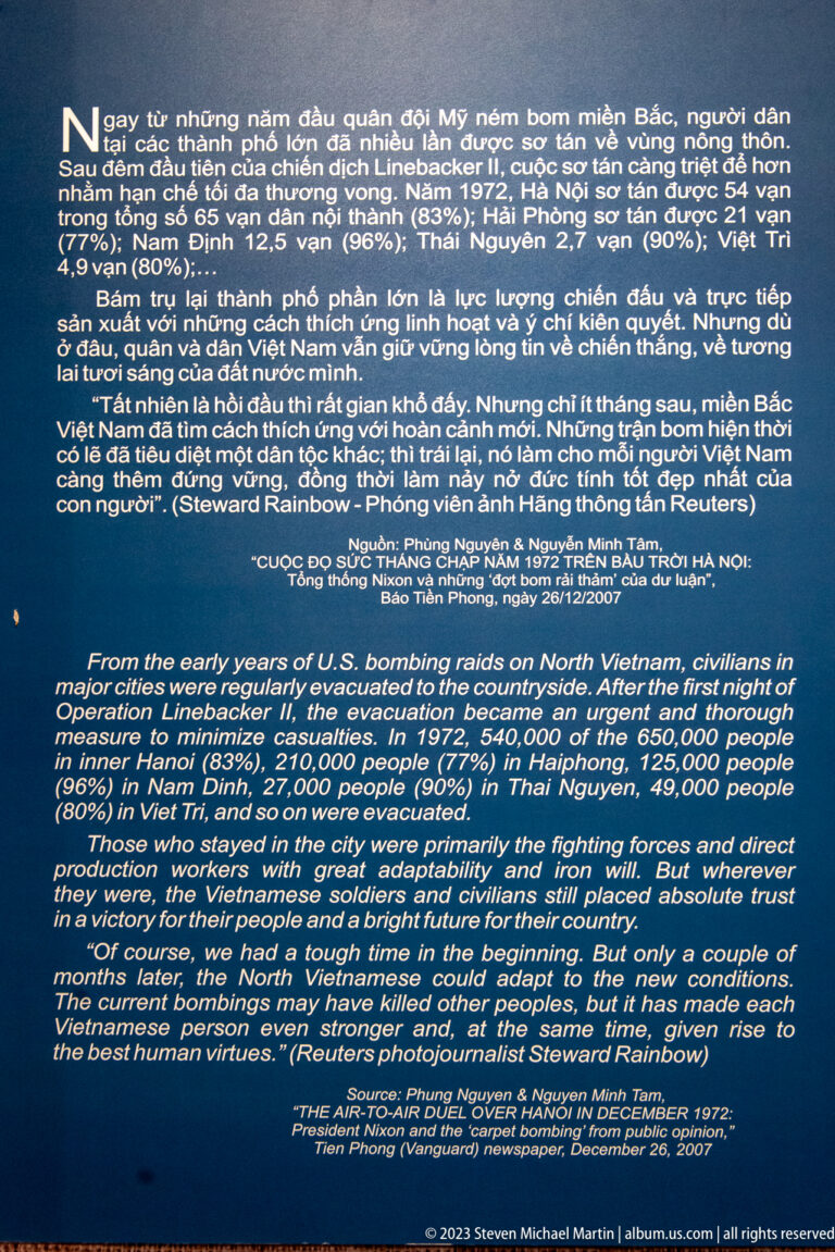 Blue bilingual text panel describing U.S. bombing raids over North Vietnam.