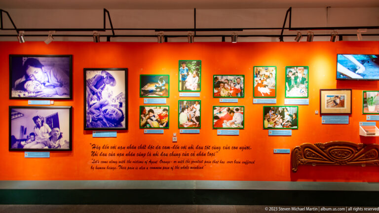 Orange wall with family photographs and a long bilingual quotation.