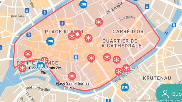 Map of central Strasbourg with Christmas-market symbols around Place Kléber, the cathedral quarter, and Petite France.