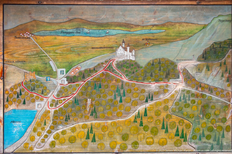 Illustrated site map showing roads, forests, lakes, and the Neuschwanstein and Hohenschwangau castle area.