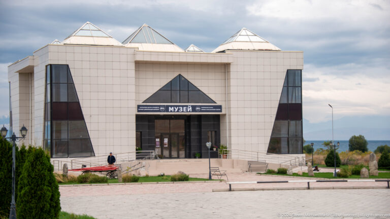 White museum building with dark central entrance.