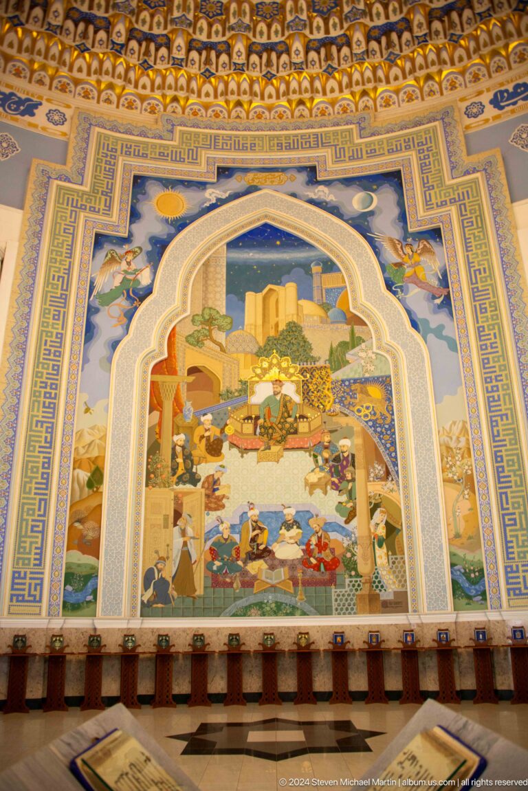 Pointed-arch mural with enthroned ruler and grouped courtiers.