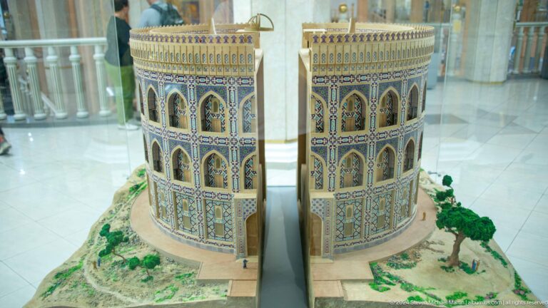 Split model reveals exterior arcades and inner construction.