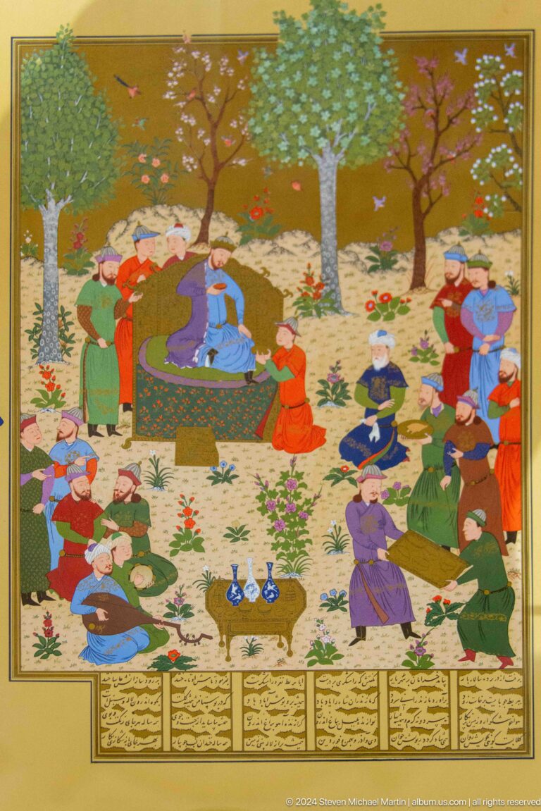 Groups of robed men gather below a ruler on a platform.