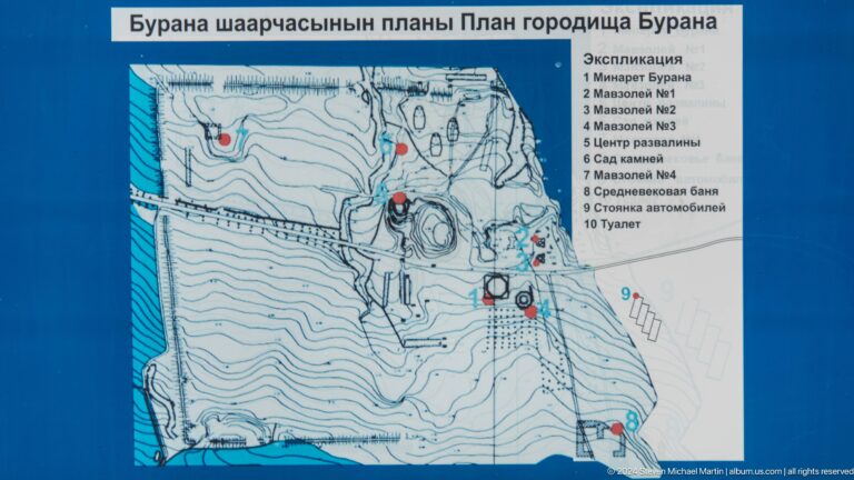 An illustrated visitor map identifies monuments and pathways within the complex