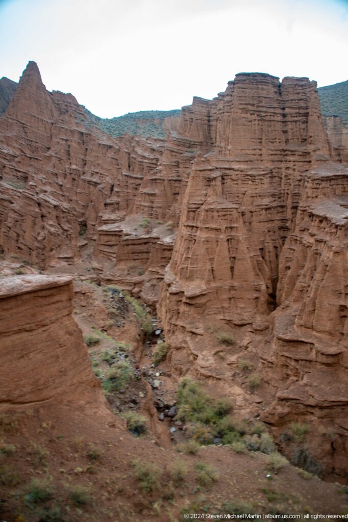 Deep view into maze of red canyon walls and gullies.