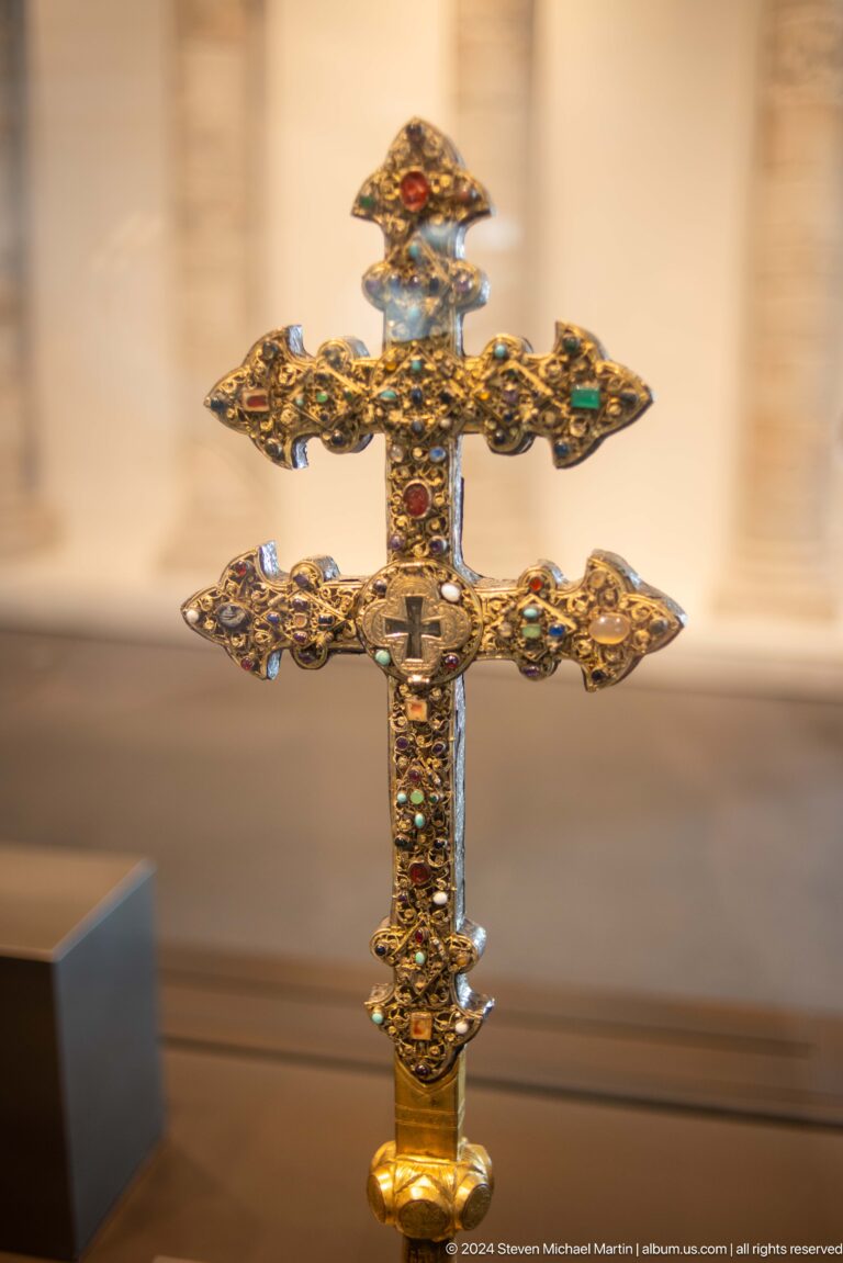 Jeweled gold cross on display at Louvre Abu Dhabi.