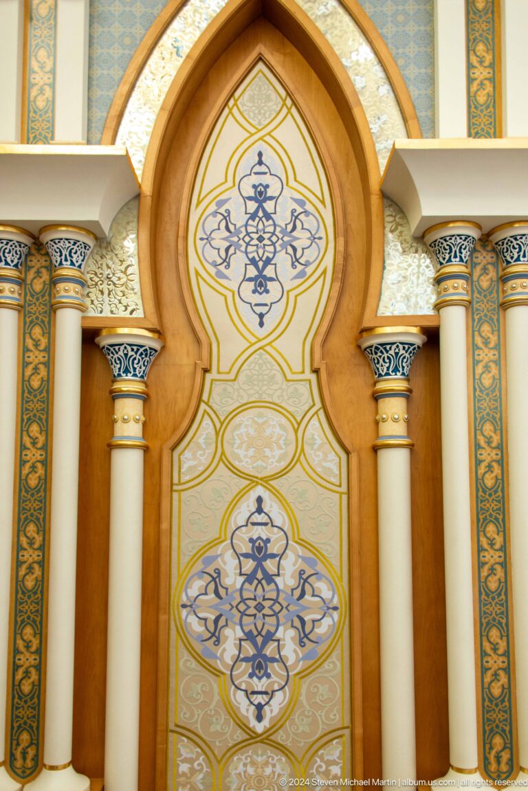 Painted and gilded columns with blue floral motifs.