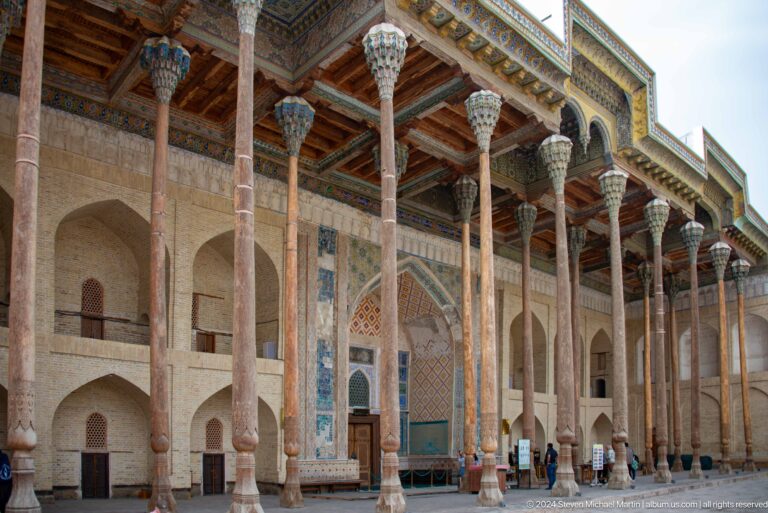 Oblique view of the Bolo Hauz Mosque and its long wooden-columned portico.