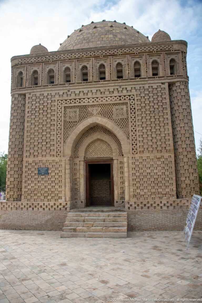 Entrance of the Samanid Mausoleum framed by patterned brickwork.