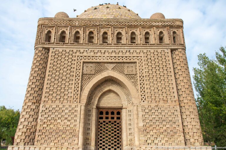 Upper façade and dome of the square brick Samanid Mausoleum.