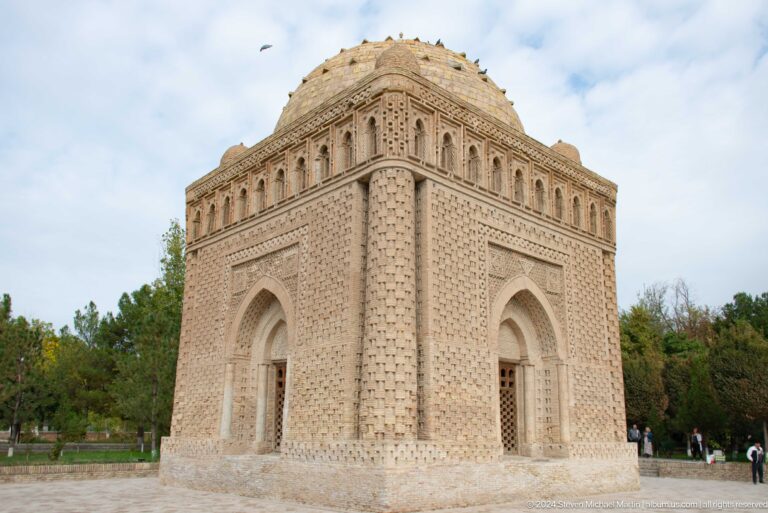 Three-quarter exterior view of the domed brick Samanid Mausoleum.