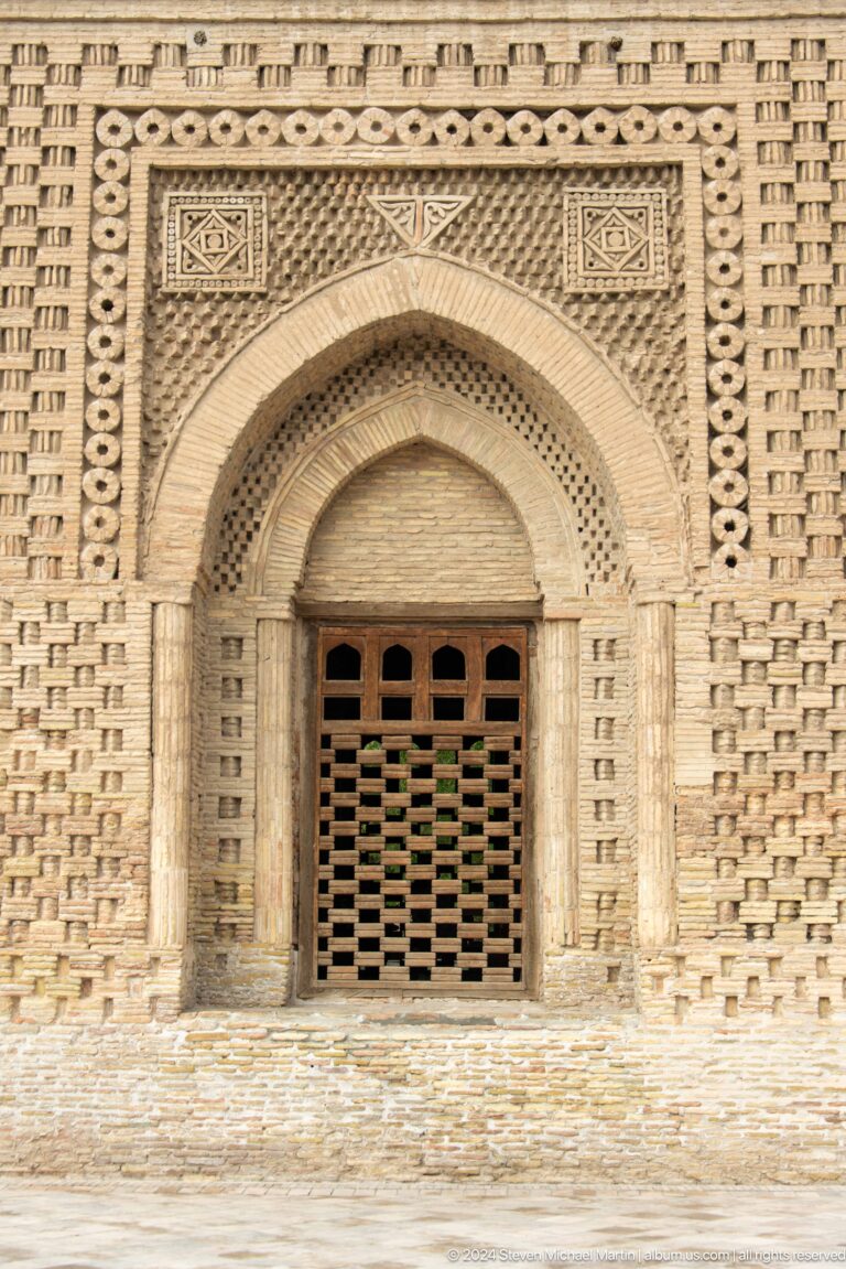 Pointed brick arch and lattice doorway of the Samanid Mausoleum.