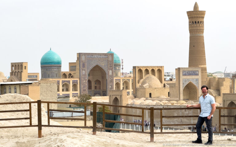 Man posing above the Po-i-Kalyan complex and Kalyan Minaret.