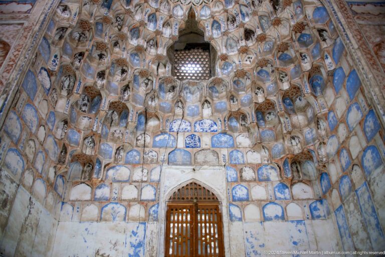 Muqarnas niche surrounding small window.