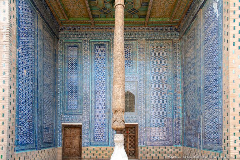 Ceremonial niche with carved column and blue tile walls.