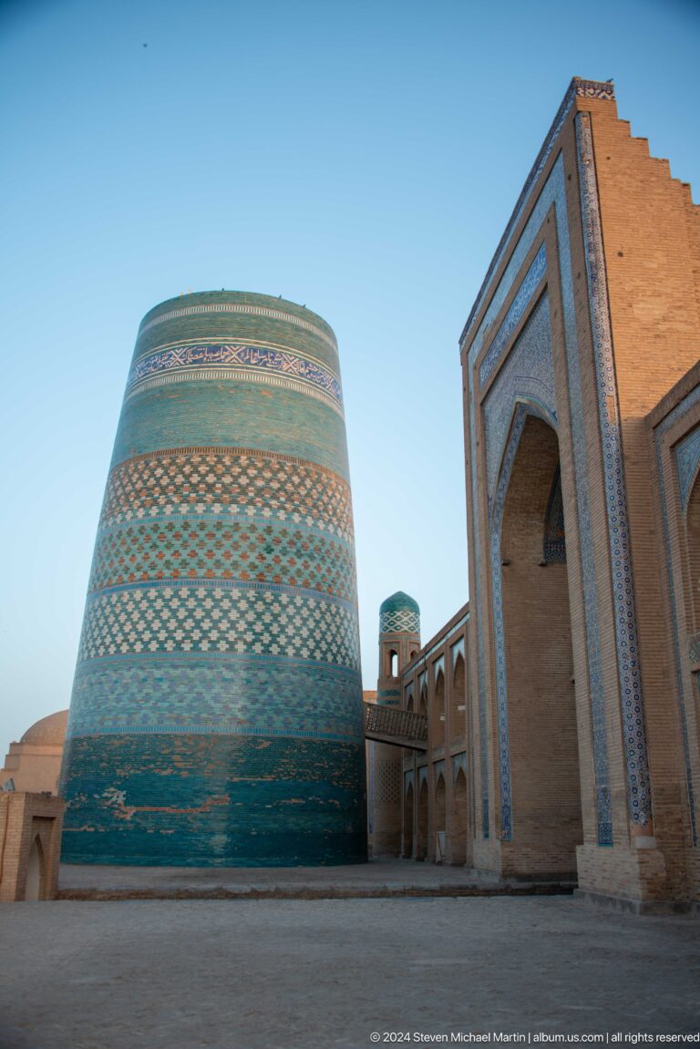 Kalta minor filling a narrow architectural view.