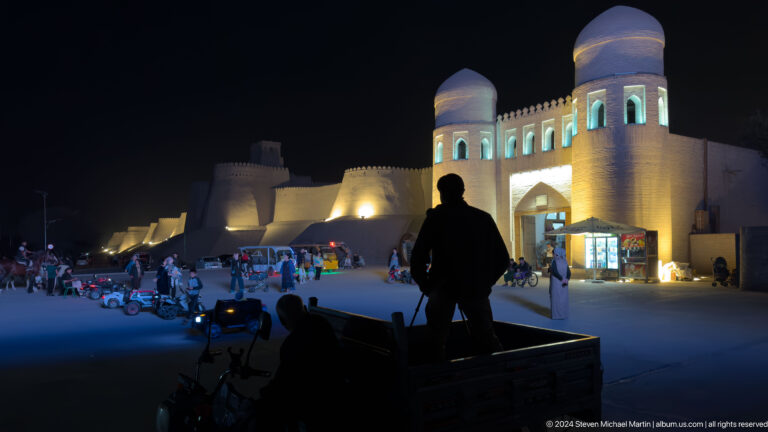 Ata darvaza gate and evening crowd.