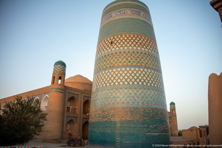 Kalta minor with smaller minaret and dome behind.