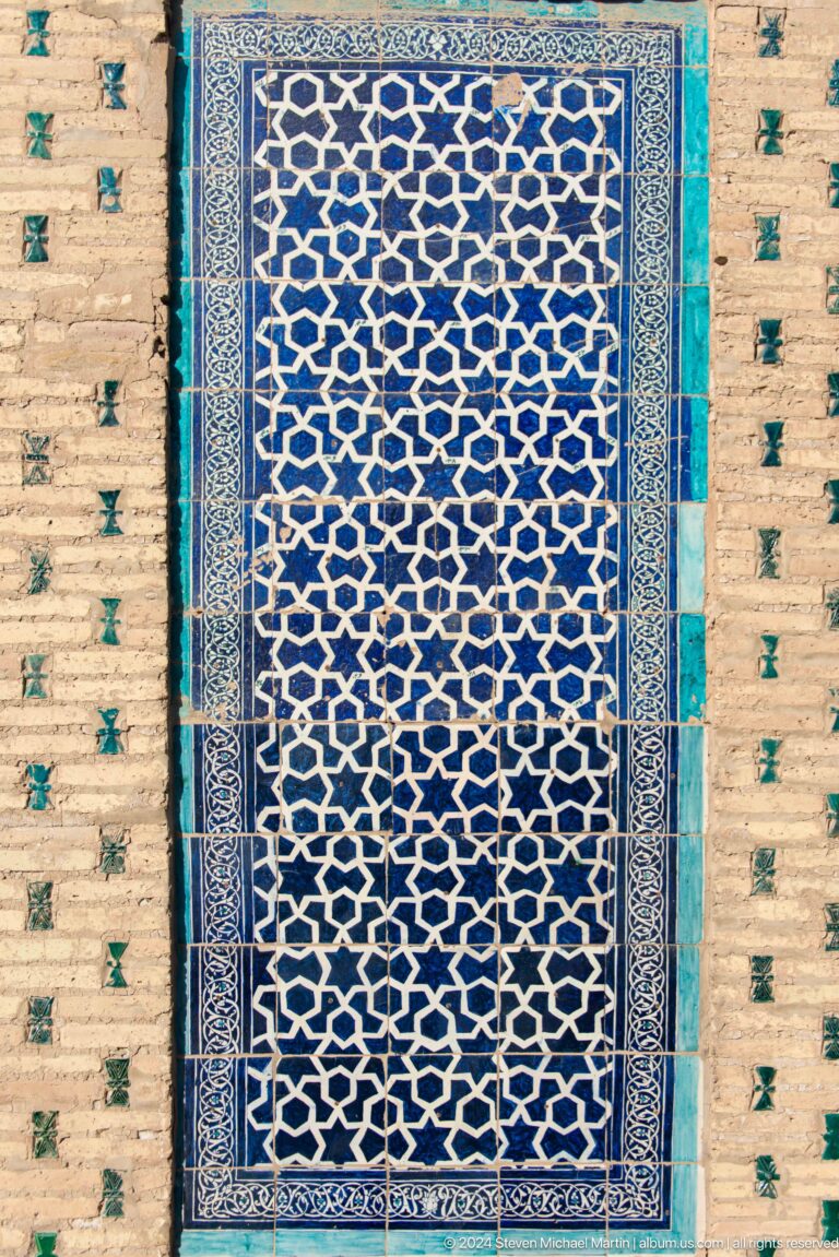 White star lattice on deep blue tile.