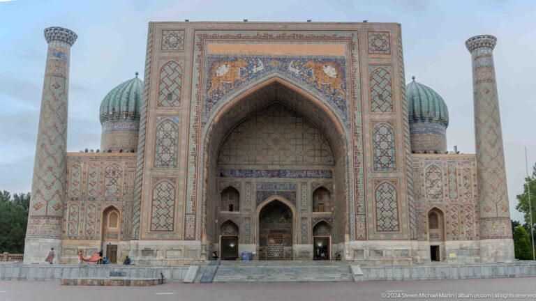 Closer frontal view of Sher-Dor Madrasa with animal mosaics and ribbed turquoise domes.