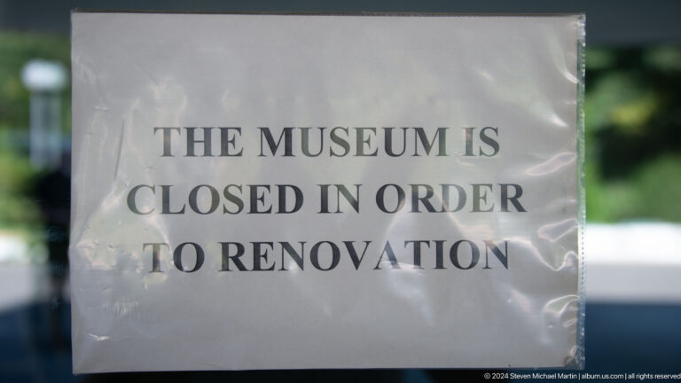 Printed sign reading THE MUSEUM IS CLOSED IN ORDER TO RENOVATION.