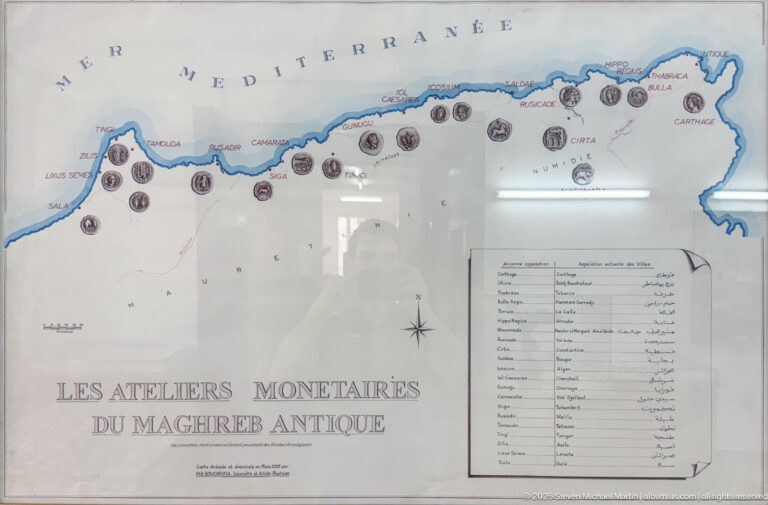 French-language museum map showing ancient Maghreb minting centers along the Mediterranean coast, with coin symbols and a bilingual key.