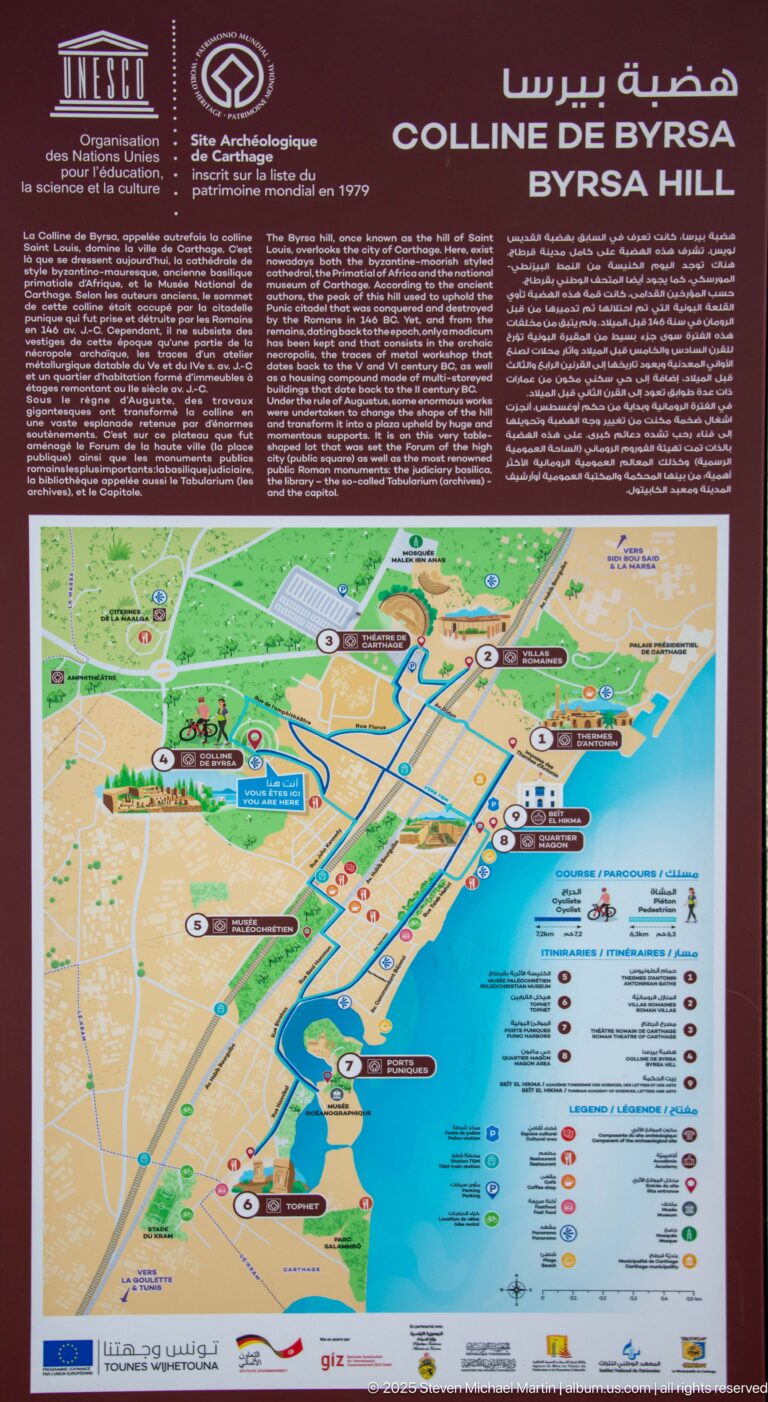 Visitor information panel titled “Colline de Byrsa / Byrsa Hill” with a color-coded map of Carthage and the waterfront.