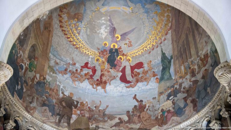 Close view of the cathedral apse mural with a radiant central sacred figure, angels, and crowds painted across the curved vault.