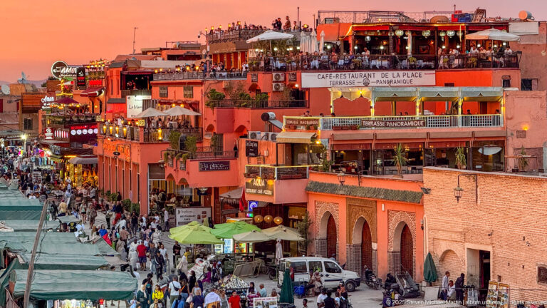 Multi-level Café-Restaurant de la Place with rooftop diners above crowded Djemaa El Fna.