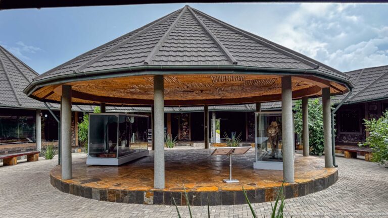 Circular roofed pavilion supported by columns in the center of the Olduvai museum courtyard.