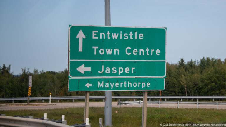 Green highway sign directing traffic to Entwistle Town Centre, Jasper, and Mayerthorpe.