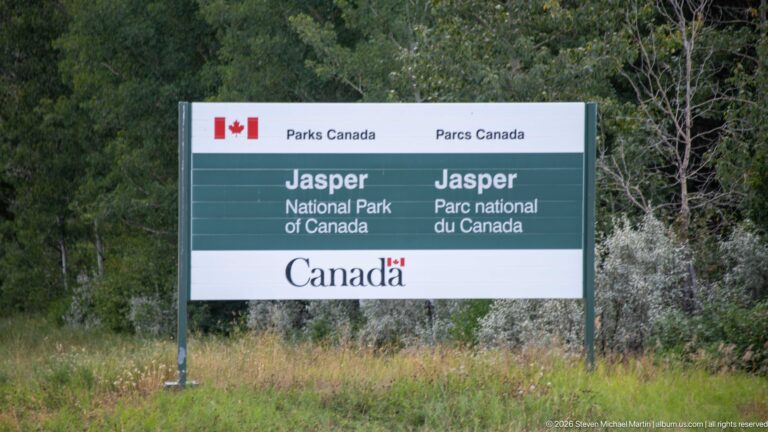 Bilingual Parks Canada sign reading Jasper National Park of Canada and Jasper Parc national du Canada.
