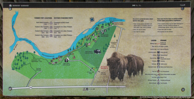 Large site map with river, trails, numbered points, legend, and two bison illustrations on the right.