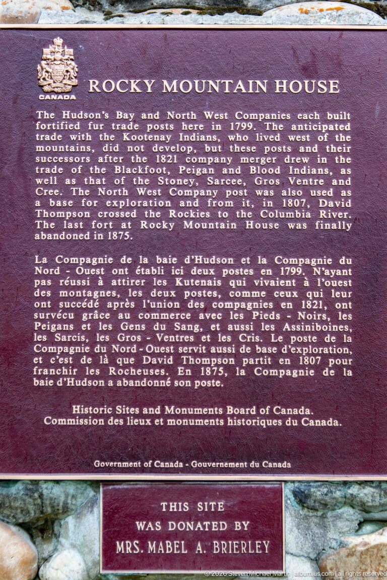 Maroon federal commemorative plaque for Rocky Mountain House with a smaller donation plaque mounted below.