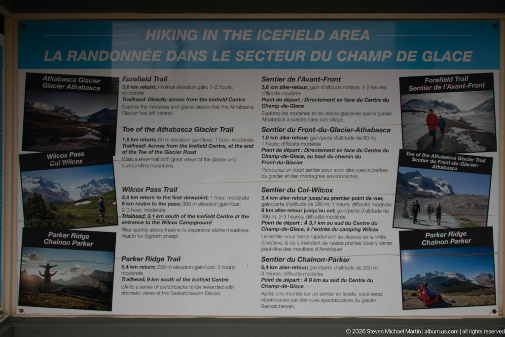 Bilingual Hiking in the Icefield Area board listing glacier, forefield, Wilcox Pass, and Parker Ridge trails.