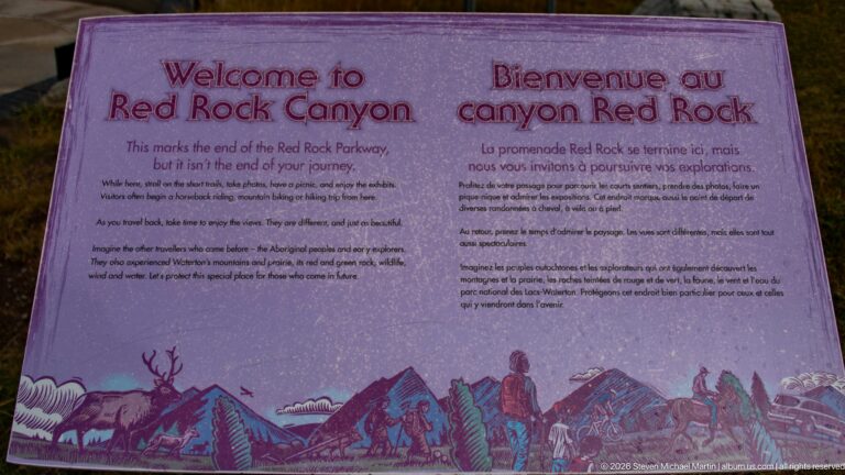 Bilingual Welcome to Red Rock Canyon panel with purple mountain, wildlife, and hiking illustrations beneath the text.