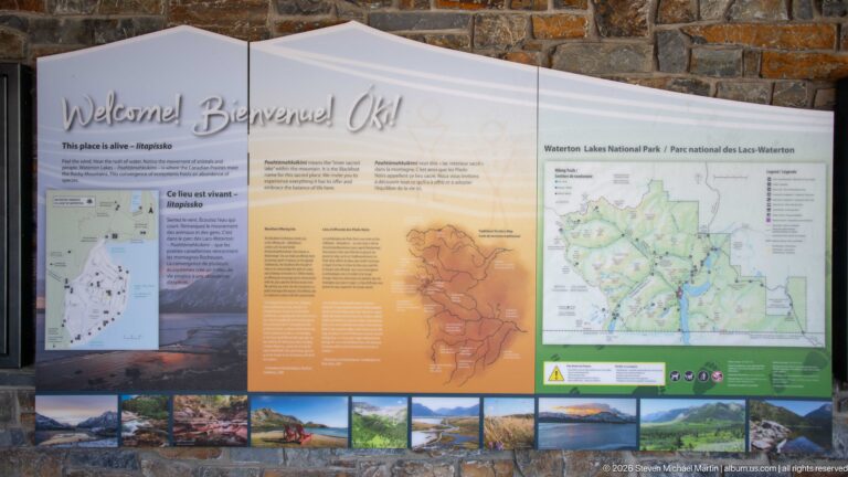 Large bilingual Welcome, Bienvenue, Oki orientation board with park maps, text panels, and landscape photographs.