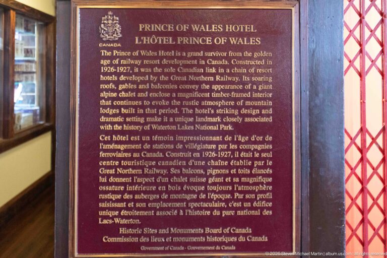 Bilingual Prince of Wales Hotel commemorative plaque describing its railway-resort history and national historic significance.